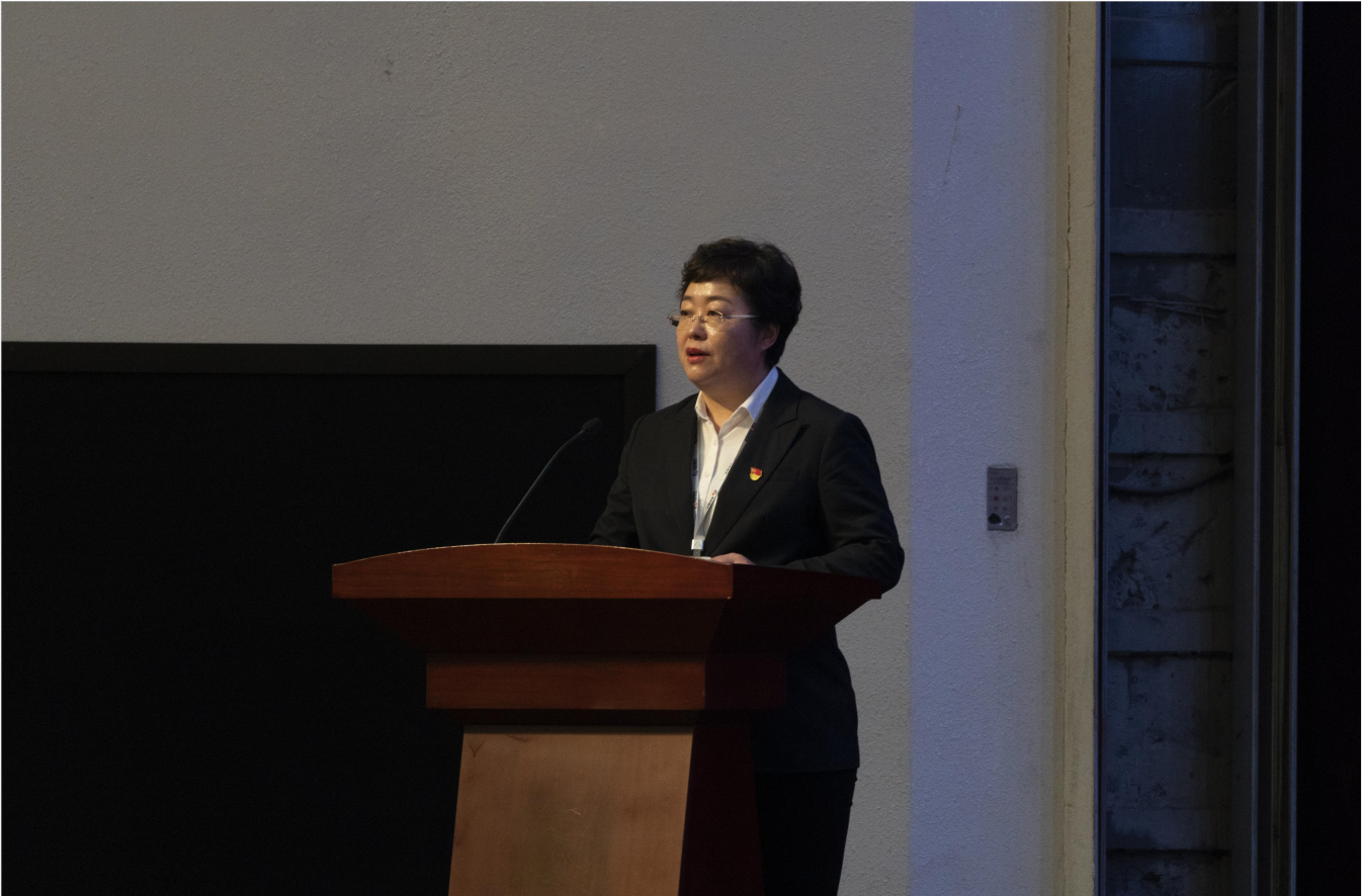 “襄盛举 聚合力 创佳绩”365英国上市集团、温泉集团、公服集团2022年表彰大会隆重举行