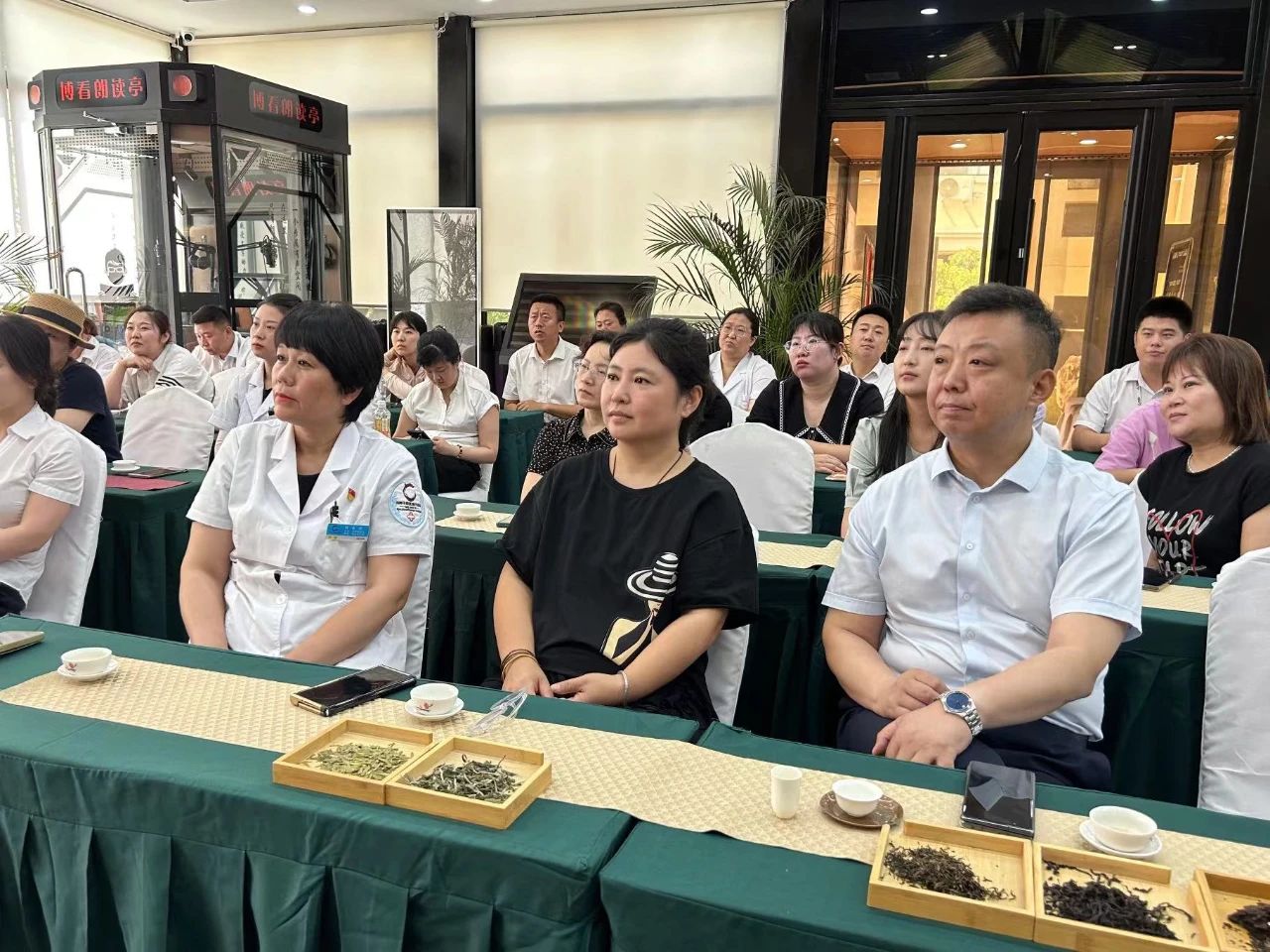 茶情雅韵 品香涤心丨365英国上市集团、温泉集团、公服集团茶艺兴趣班开课